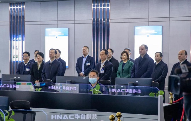 湖南省委书记许达哲一行考察华体会·(hth)体育科技2.jpg 湖南省委书记许达哲一行考察华体会·(hth)体育科技2.jpg